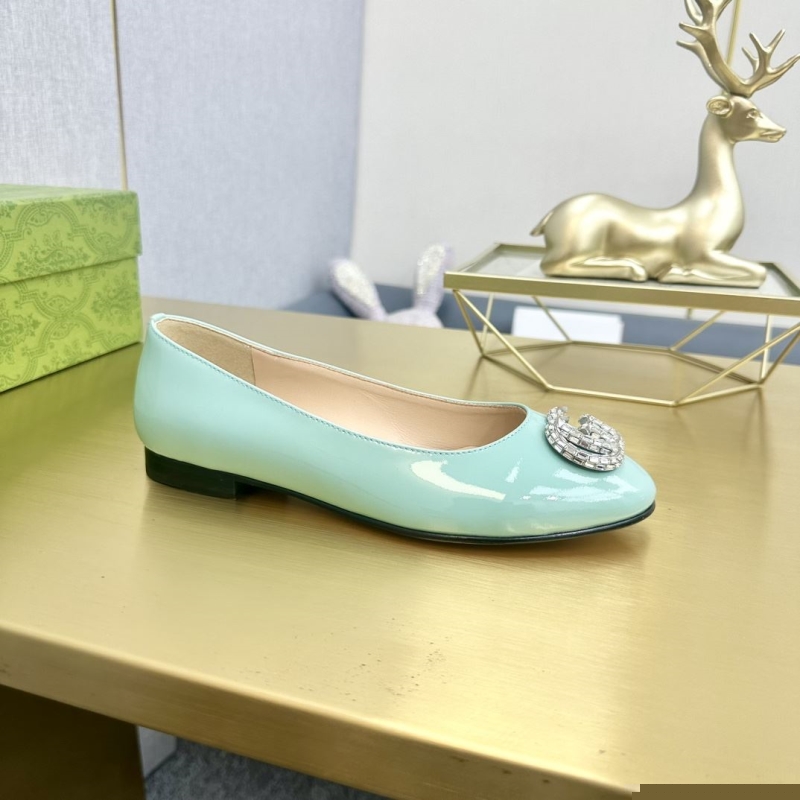 G*u*i flat shoes